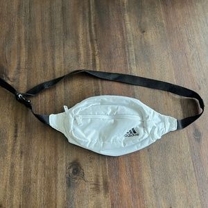 Adidas crossbody fanny pack. White w/ black logo 2 zipped compartments